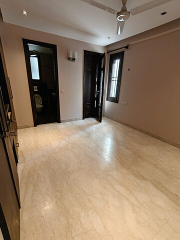 Room in 3 BHK Builder Floor at Panchsheel Enclave – for Rent