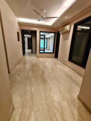 Room in 3 BHK Builder Floor at Panchsheel Enclave – for Rent