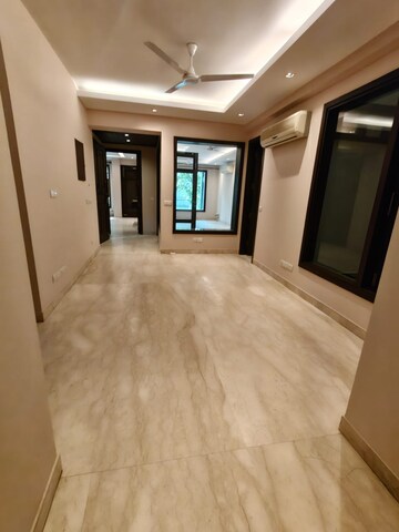 Room in 3 BHK Builder Floor at Panchsheel Enclave – for Rent
