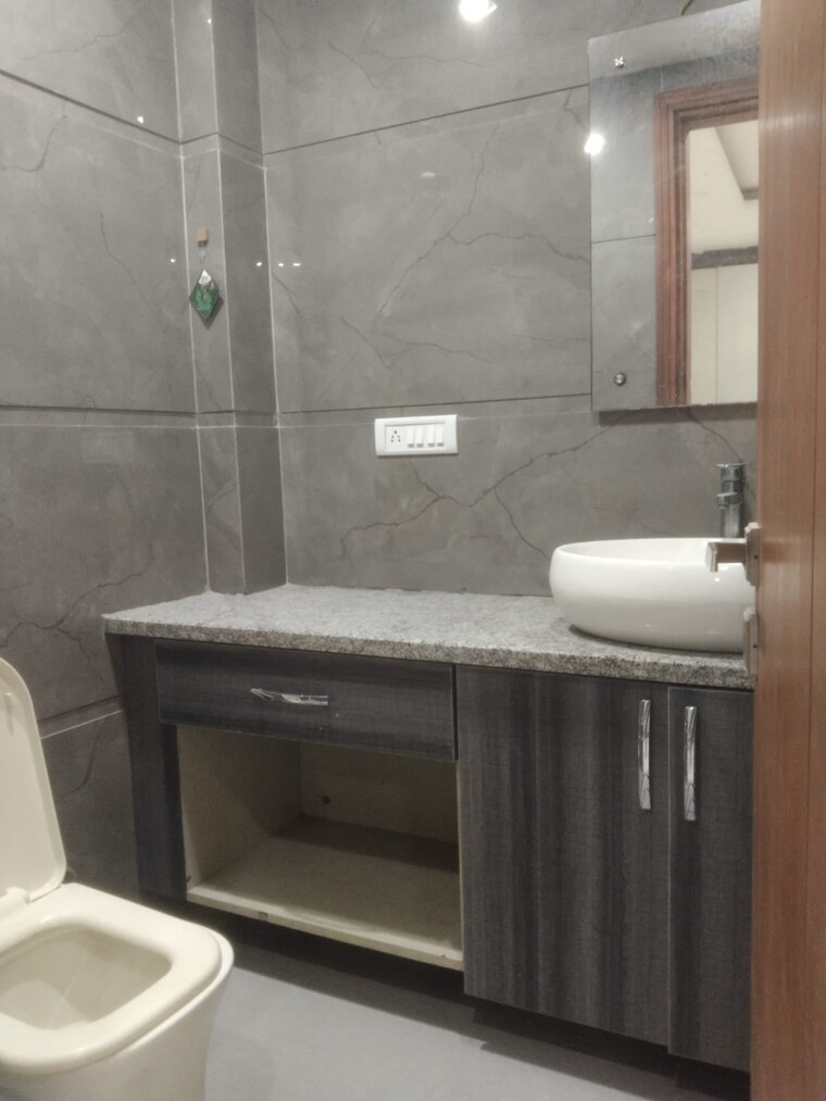Bathroom, saket 2 Bedroom 1200 Sq.Ft. Builder Floor In Saket Delhi 10051813