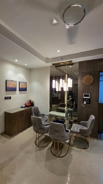 Team Area in 1 BHK Apartment at Satra One, Goregaon West – for Sale