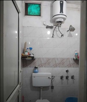 Bathroom in 1 BHK Builder Floor at Sector 20 – for Rent