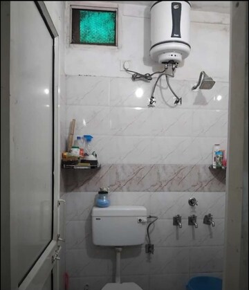 Bathroom in 1 BHK Builder Floor at Sector 20 – for Rent