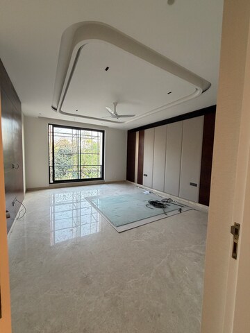 Room in 6+ BHK Independent House at Sector 91 – for Sale