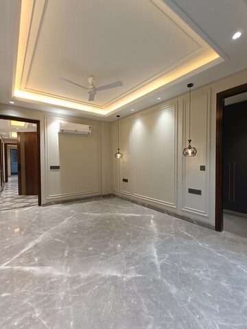 Room in 3 BHK Builder Floor at Sushant Lok I – for Sale