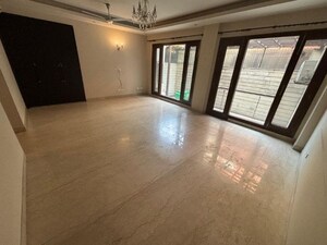Room in 6+ BHK Villa at Vasant Vihar – for Sale