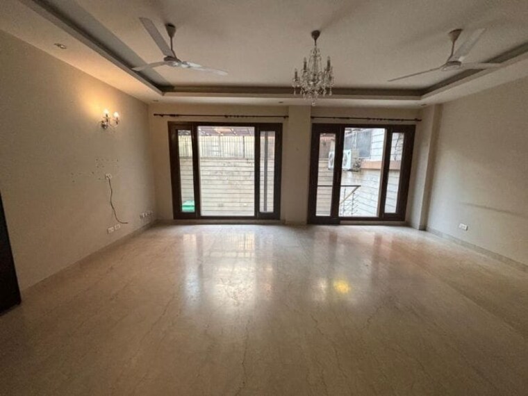 Room, panchsheel park 5 Bedroom 500 Sq.Yd. Villa In Panchsheel Park Delhi 10051861