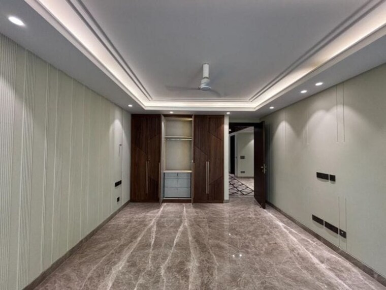 Room, panchsheel park 5 Bedroom 500 Sq.Yd. Villa In Panchsheel Park Delhi 10051861