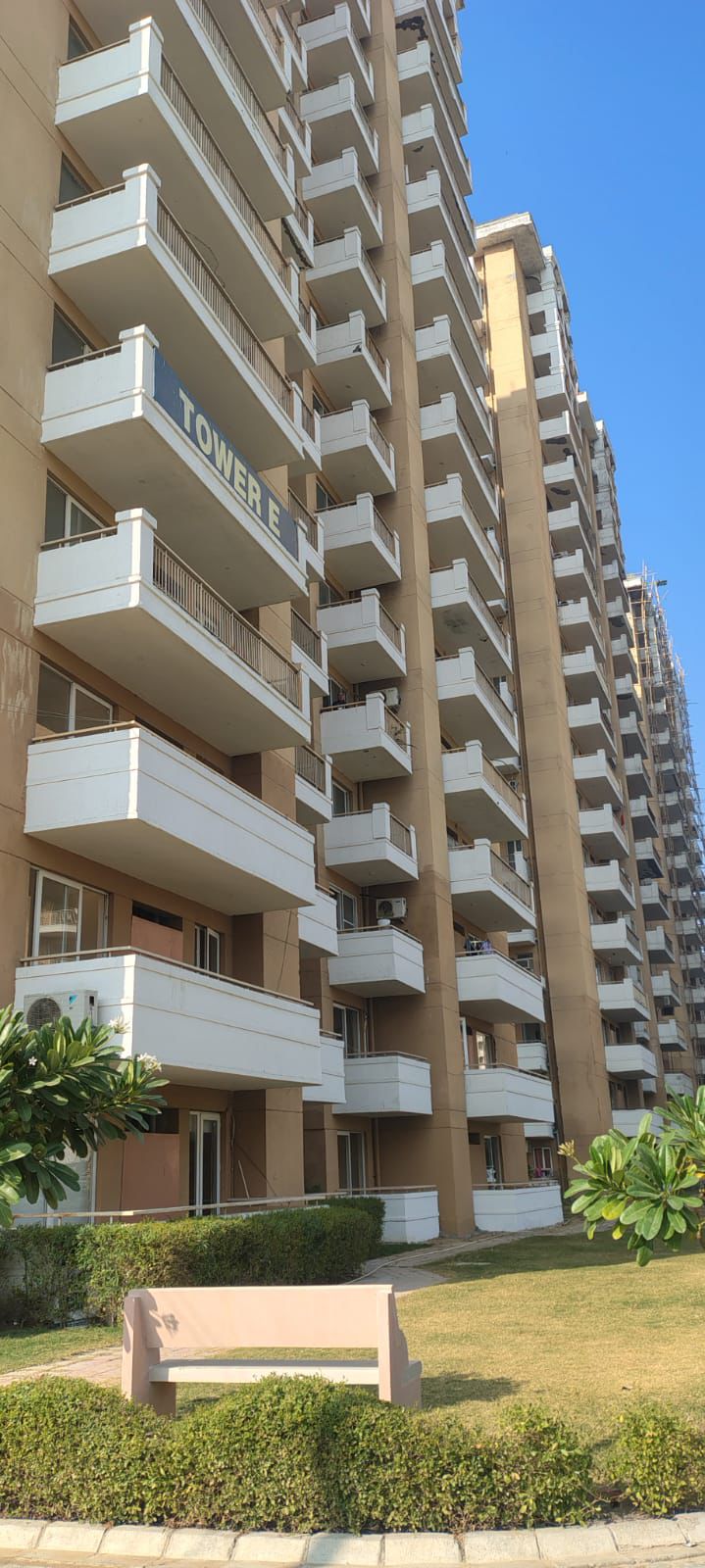 3.5 BHK + Servant Room Builder Floor For Sale in Emaar Palm Gardens