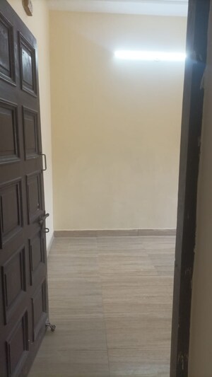 Room in 2 BHK Builder Floor at Palam Vihar – for Rent