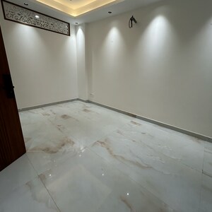 Room in 3 BHK Builder Floor at Kotla Mubarakpur – for Sale