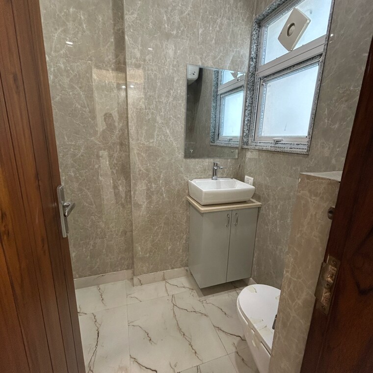 Bathroom, kotla mubarakpur 3 Bedroom 900 Sq.Ft. Builder Floor In Kotla Mubarakpur Delhi 10051915
