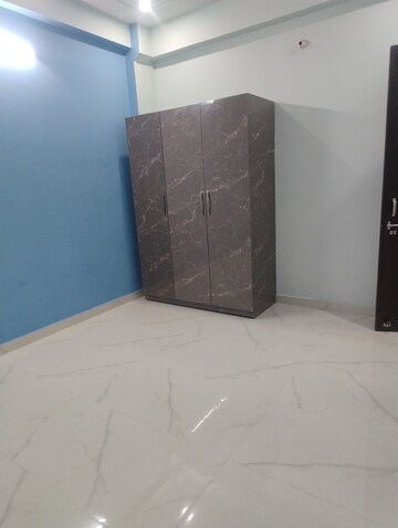 Room in 3 BHK Independent House at Vibhuti Khand – for Rent