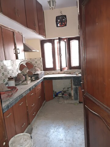 Furnished Amenities in 2.5 BHK Independent House at Sector 30 – for Sale