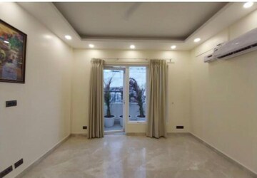 Room in 3 BHK Builder Floor at Green Park – for Rent