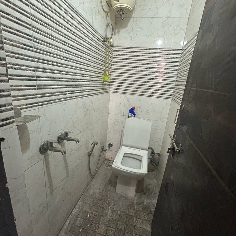 Bathroom, kotla mubarakpur 2 Bedroom 800 Sq.Ft. Builder Floor In Kotla Mubarakpur Delhi 10051960
