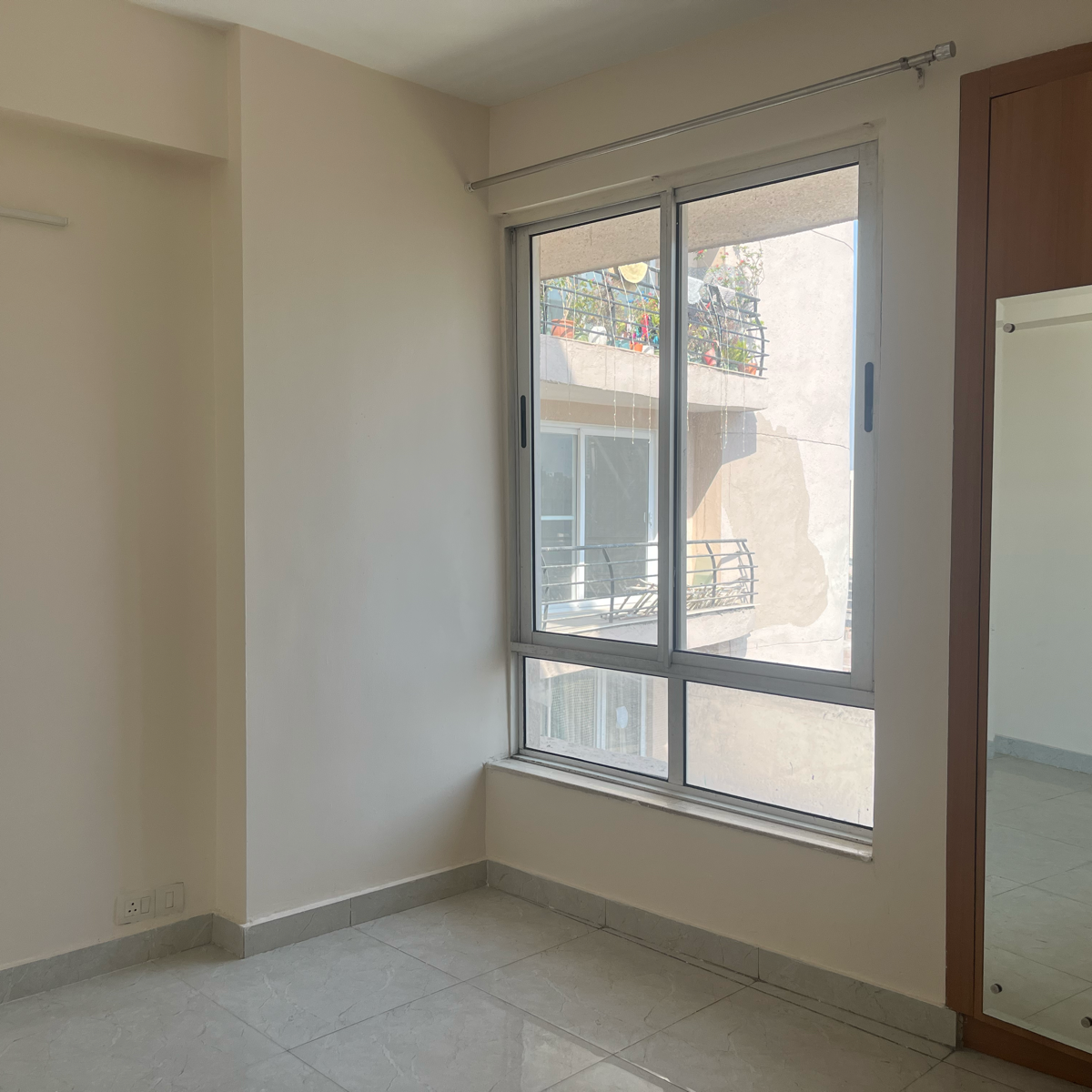 2 BHK + Study Room Apartment For Rent in Unitech Escape