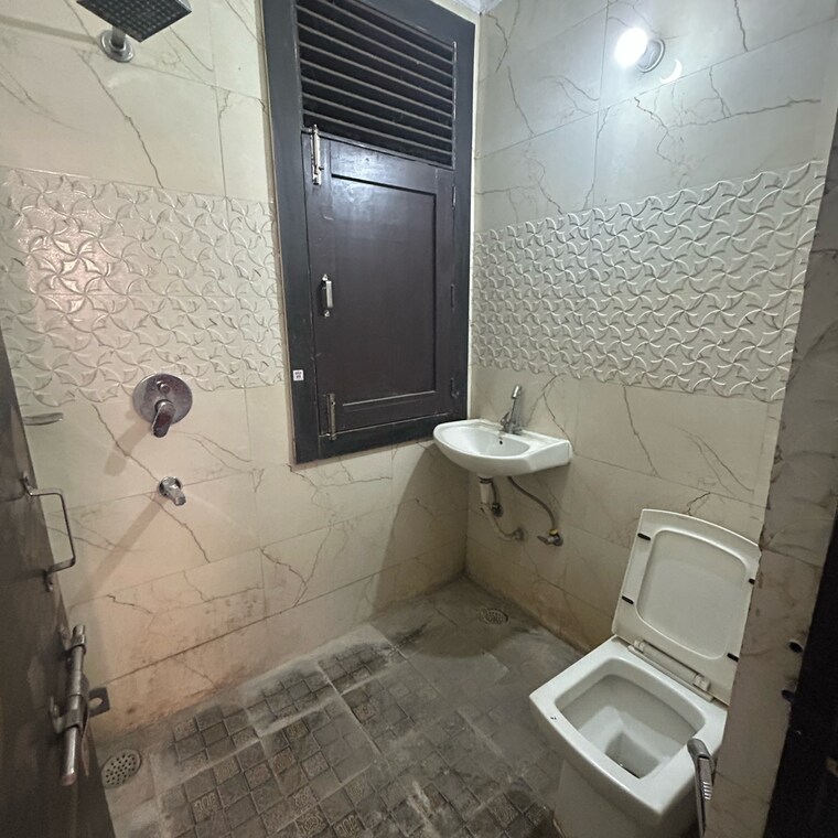 Bathroom, kotla mubarakpur 2 Bedroom 800 Sq.Ft. Builder Floor In Kotla Mubarakpur Delhi 10051960