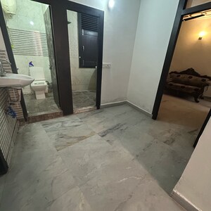 Room in 2 BHK Builder Floor at Kotla Mubarakpur – for Rent