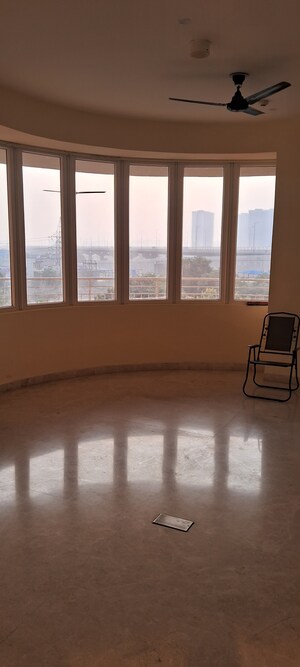 Staircase in 4 BHK Apartment at Indiabulls Enigma, Sector 110 – for Rent