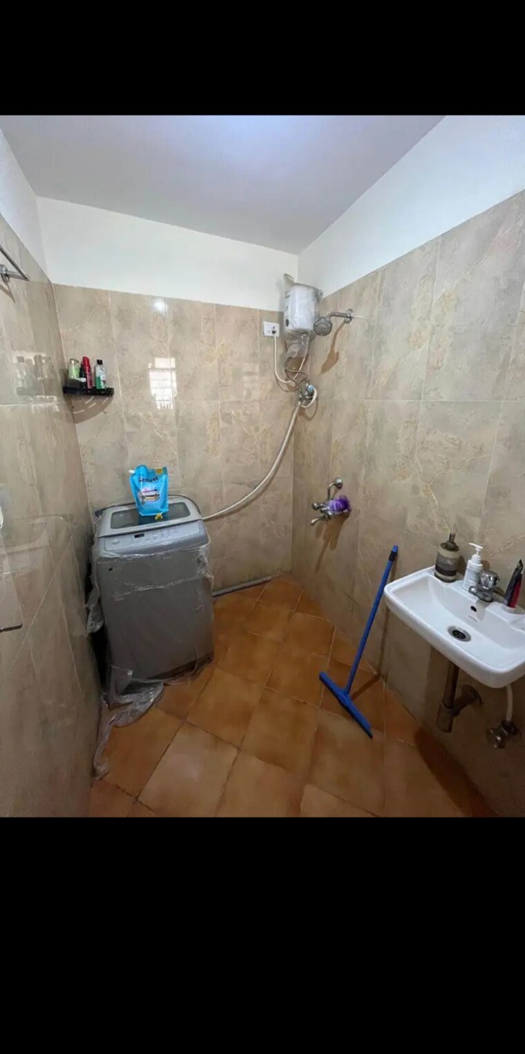 Bathroom, rashmi-pantnagar-snehdeep-chs 2 Bedroom 760 Sq.Ft. Apartment In Ghatkopar East Mumbai 10052000