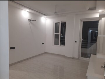 Room in 3 BHK Builder Floor at BPTP 102 Eden Estate Phase 3, Sector 102 – for Rent