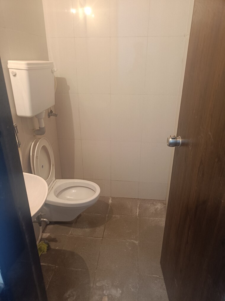 Bathroom, shiv-darshan-chs-borivali Commercial Showroom 640 Sq.Ft. In Borivali East Mumbai 10051968
