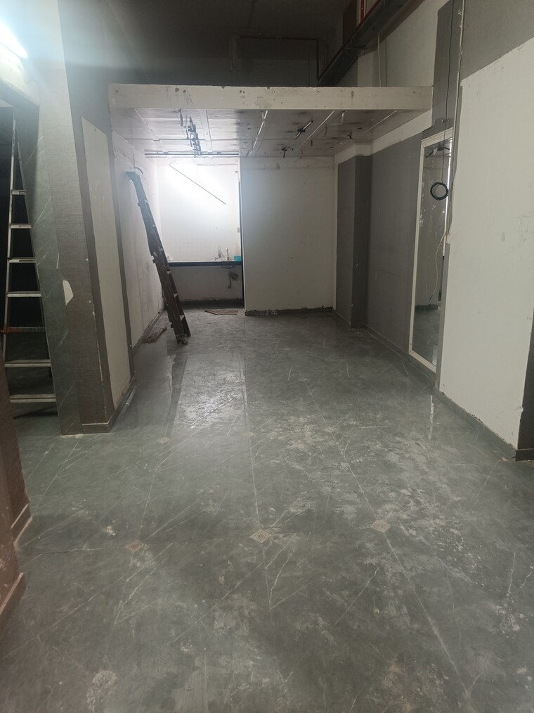  Parking, shiv-darshan-chs-borivali Commercial Showroom 640 Sq.Ft. In Borivali East Mumbai 10051968