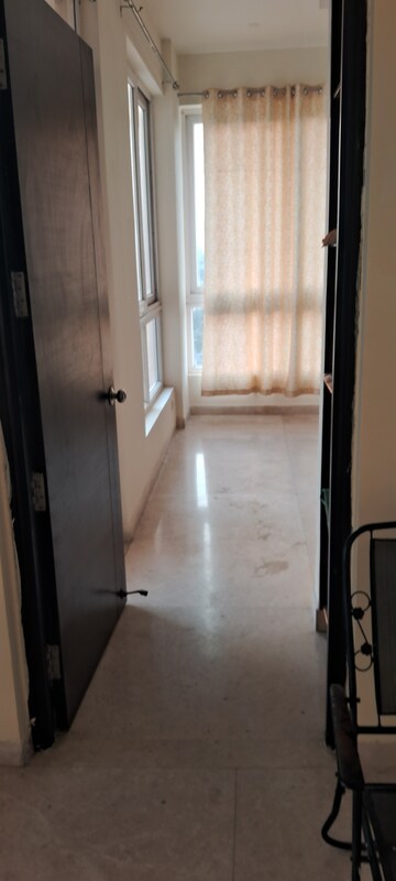 Room in 4 BHK Apartment at Indiabulls Enigma, Sector 110 – for Rent