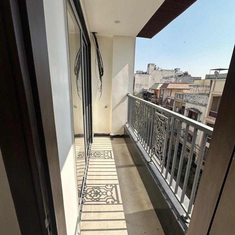 Balcony, new rajinder nagar 3 Bedroom 125 Sq.Yd. Builder Floor In New Rajinder Nagar Delhi 10052149