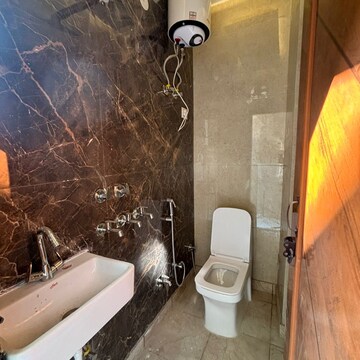 Furnished Amenities in 2 BHK Builder Floor at Dwarka Mor – for Rent