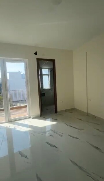 Room in 2 BHK Apartment at M3M Soulitude, Sector 89 – for Rent