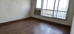 Room in 1.5 BHK Apartment at Maker Tower, Cuffe Parade – for Rent