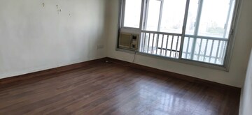 Room in 1.5 BHK Apartment at Maker Tower, Cuffe Parade – for Rent