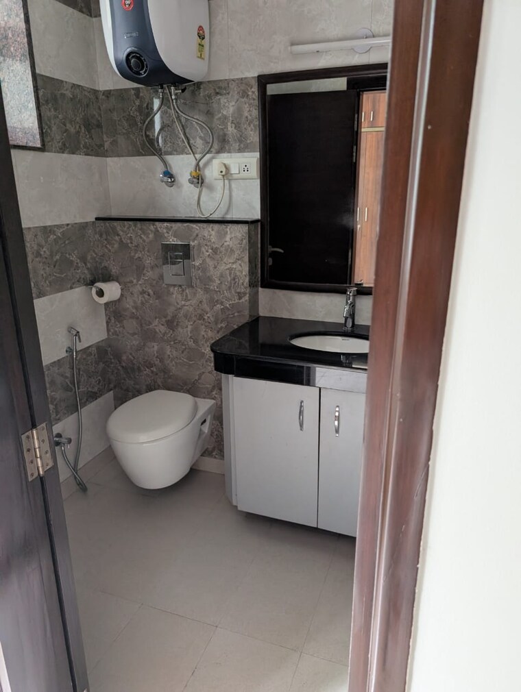Bathroom, greater kailash ii 4 Bedroom 2700 Sq.Ft. Builder Floor In Greater Kailash ii Delhi 10052404
