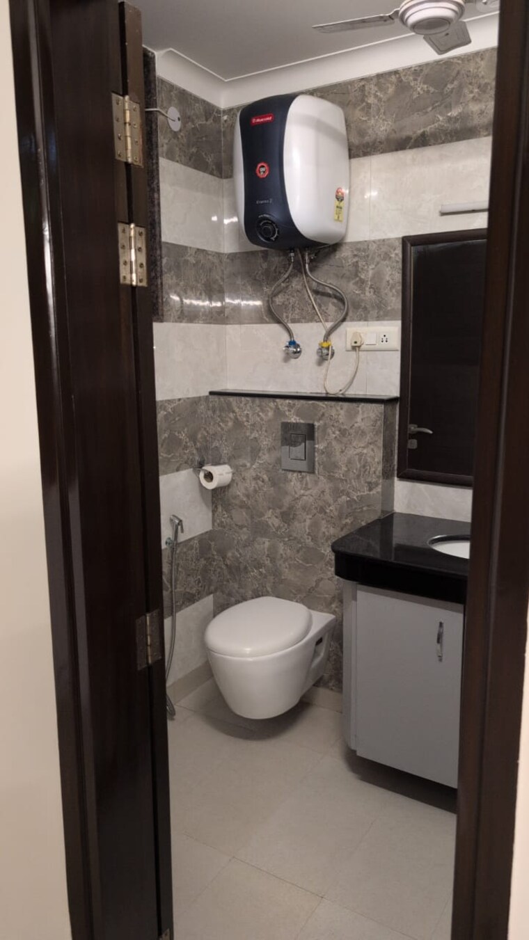 Bathroom, greater kailash ii 4 Bedroom 2700 Sq.Ft. Builder Floor In Greater Kailash ii Delhi 10052404