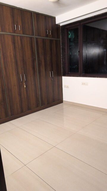 Room in 4 BHK Builder Floor at Greater Kailash ii – for Rent