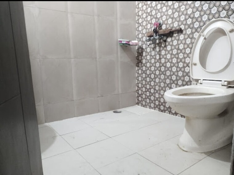 Bathroom, saket 2 Bedroom 750 Sq.Ft. Builder Floor In Saket Delhi 10052396
