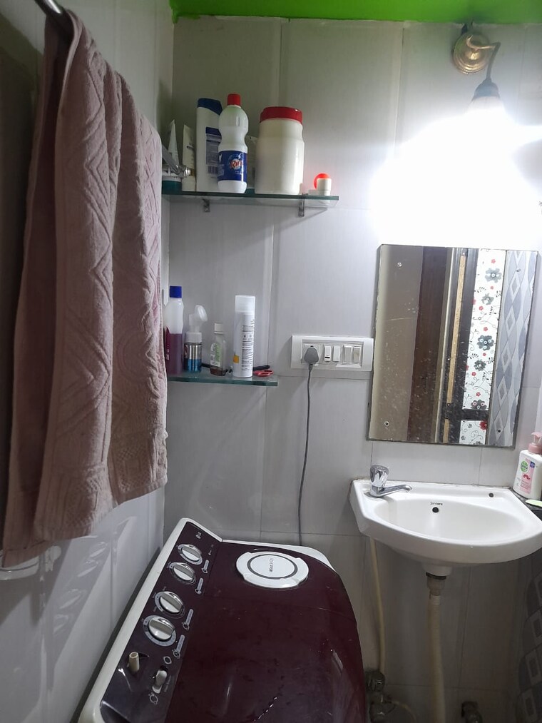 Bathroom, jyoti-complex 2 Bedroom 600 Sq.Ft. Apartment In Goregaon East Mumbai 10052410