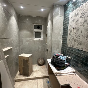 Parking in 3 BHK Builder Floor at New Rajinder Nagar – for Sale