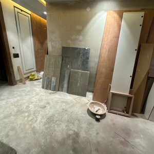 Furnished Amenities in 3 BHK Builder Floor at New Rajinder Nagar – for Sale