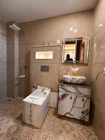 Attached Bathroom in 3 BHK Builder Floor at Palm Residency Chhatarpur, Chattarpur – for Rent