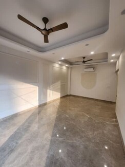 5 BHK + Pooja Room,Servant Room,Study Room,Extra Room Builder Floor For Sale in Greater Kailash I
