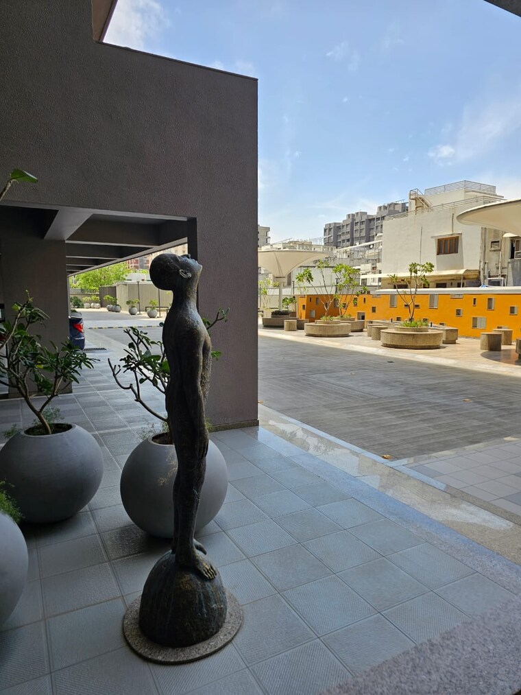  Parking, shyamal Commercial Office Space 500 Sq.Ft. In Shyamal Ahmedabad 10052631