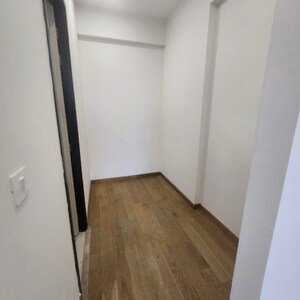 Room in 4 BHK Apartment at Bandra Kurla Complex – for Rent