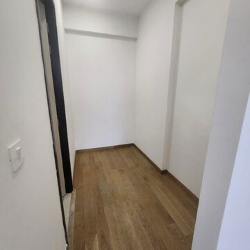 Room in 4 BHK Apartment at Bandra Kurla Complex – for Rent