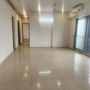 Room in 4 BHK Apartment at Bandra Kurla Complex – for Rent