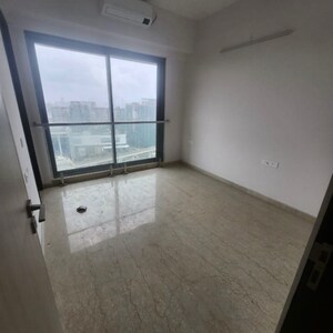 Room in 4 BHK Apartment at Bandra Kurla Complex – for Rent