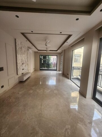 Room in 6 BHK Villa at Sukhdev Vihar – for Sale