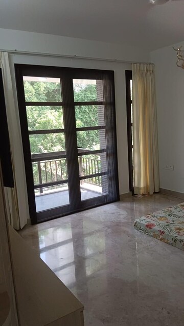 Room in 3 BHK Villa at Vipul Tatvam Villas, Sector 48 – for Rent